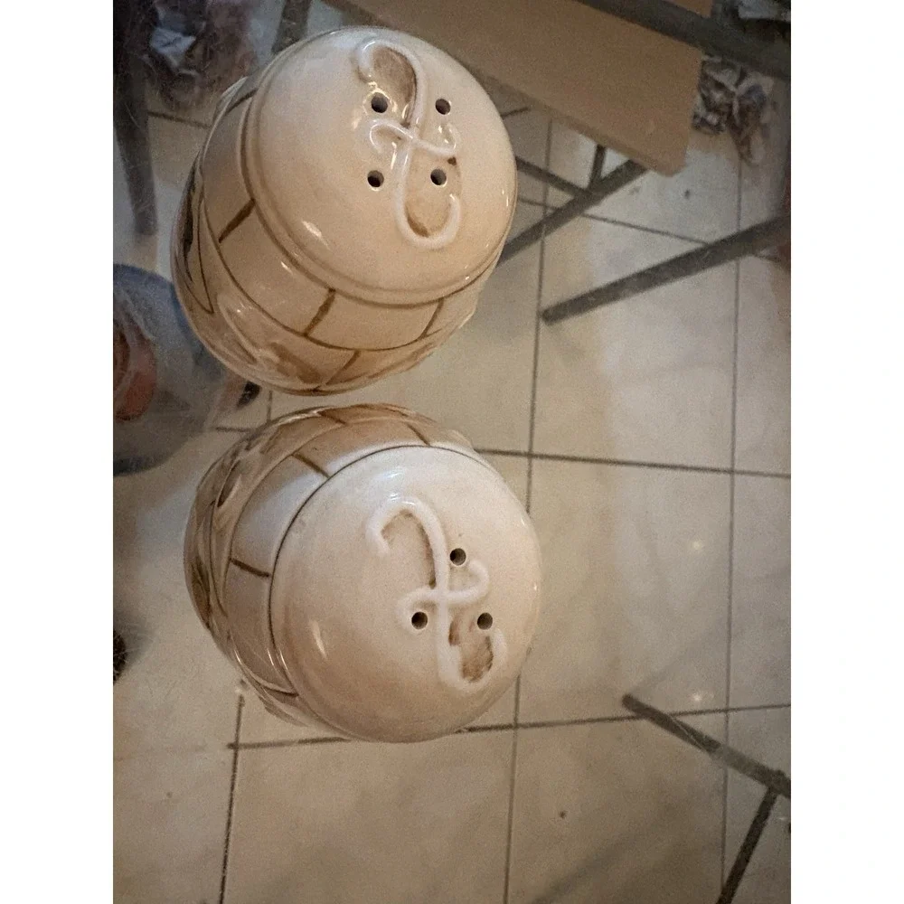 Vintage American Atelier San Marco Barrel Salt and Pepper Shakers Grapes